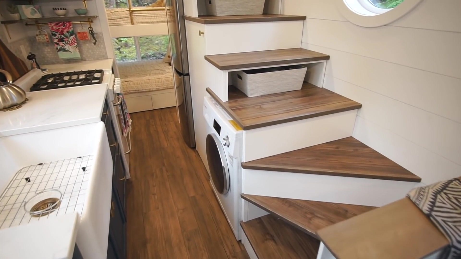 Screenshot at 00:05:15