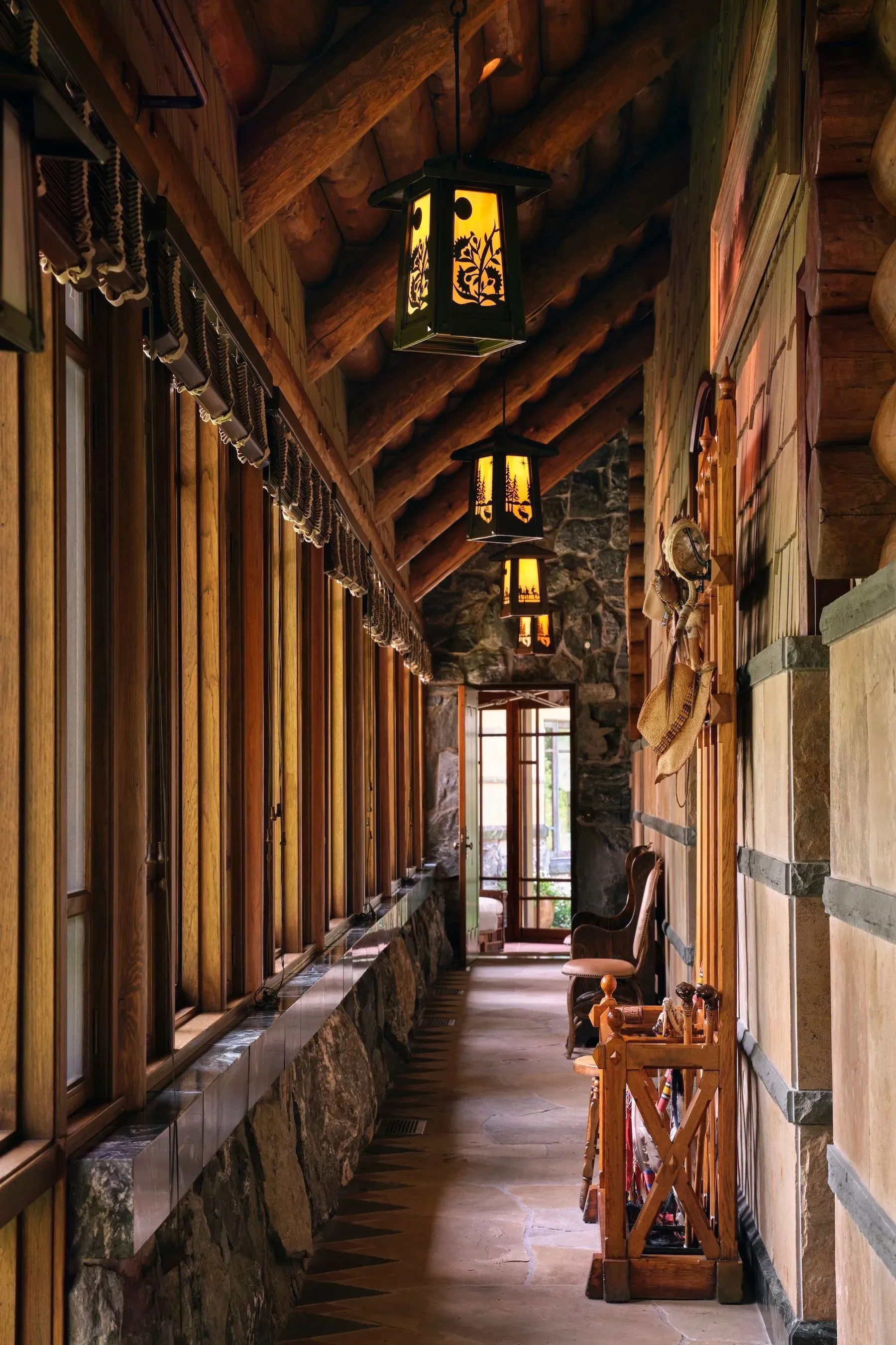Hallway goes full log-and-stone. Cool texture. Anyone else hearing fireplace crackles?