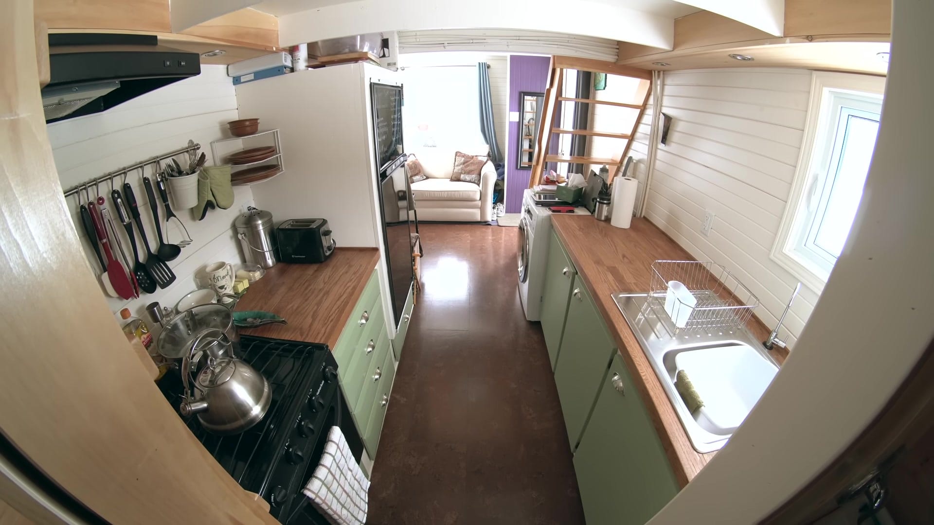 Screenshot at 00:03:46