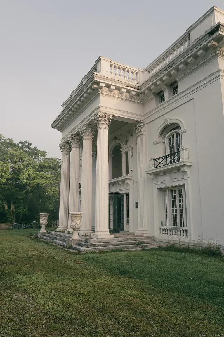 Those Corinthian columns are doing the most. Who dusts all that carving?