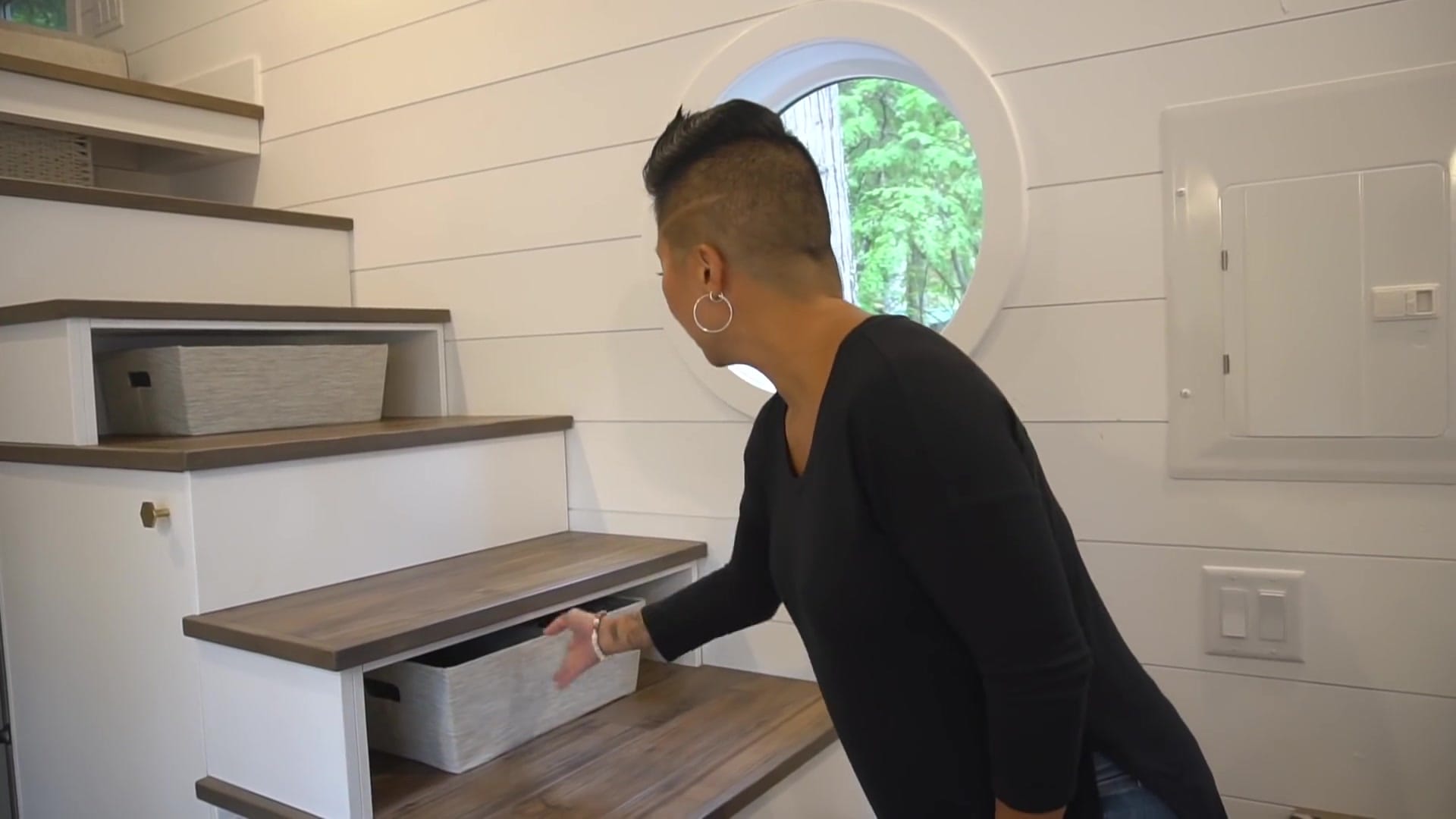 Screenshot at 00:05:30