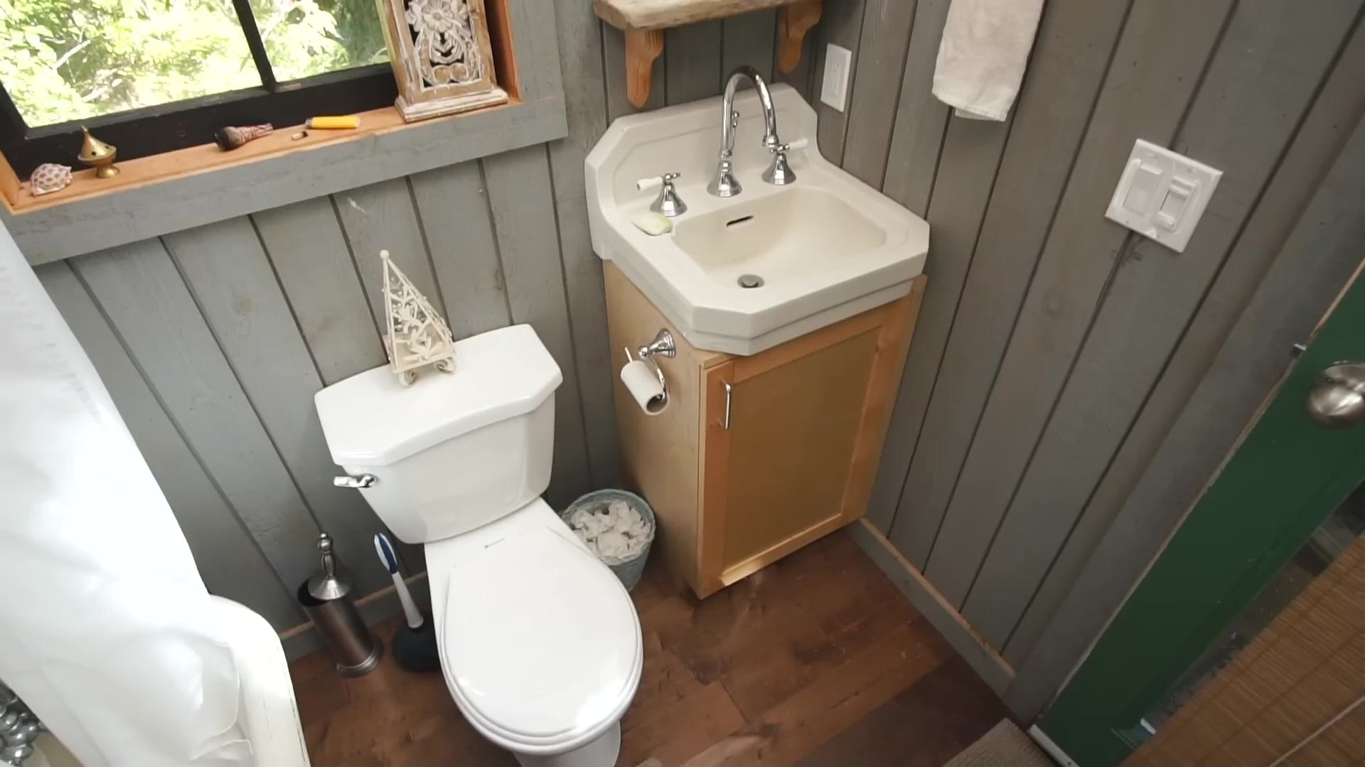 Screenshot at 00:06:10