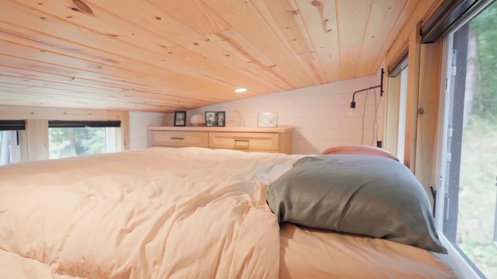 Screenshot at 00:12:06