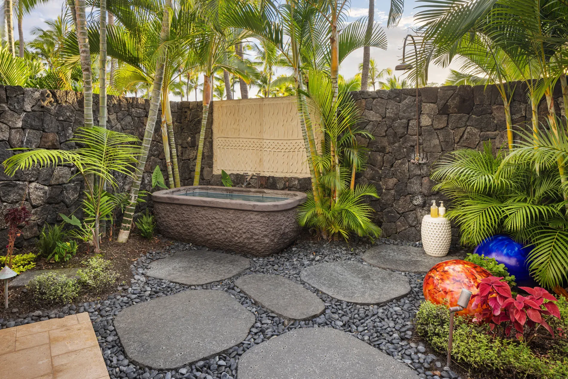 Outdoor tub tucked in greenery — spa vibes without trying too hard.