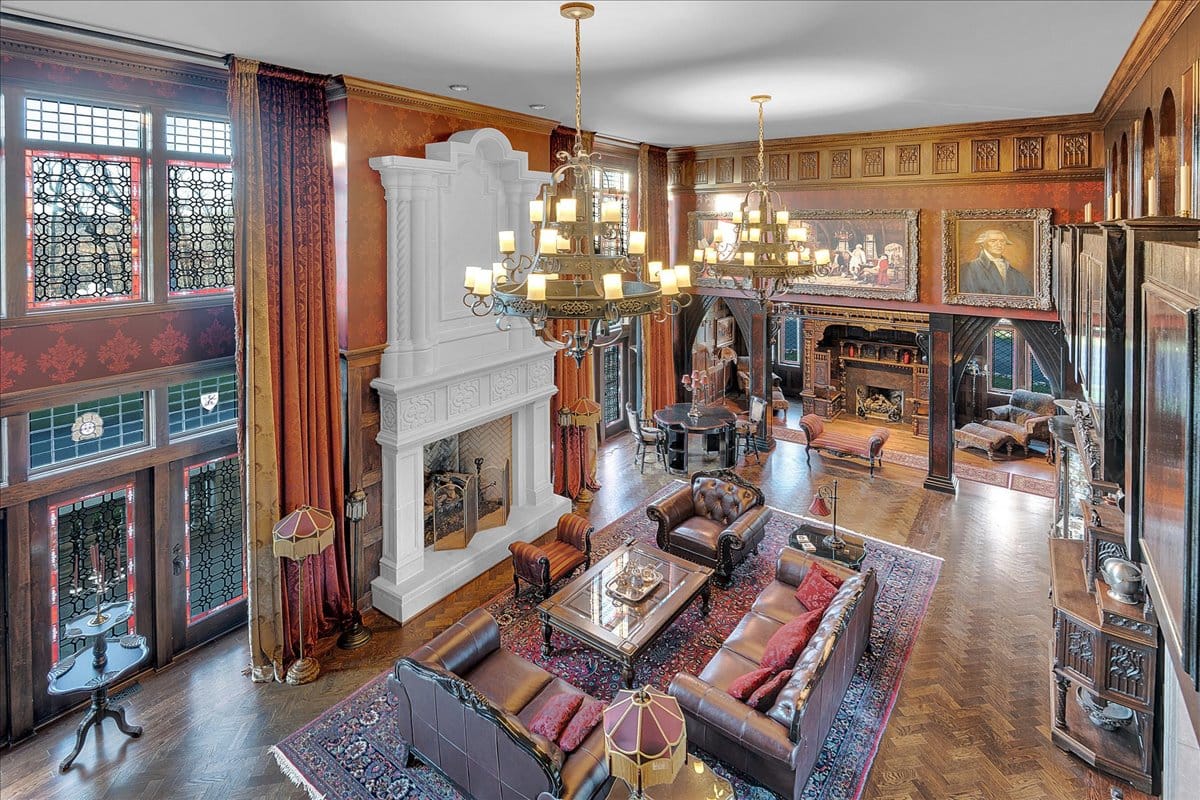 Okay, this lounge — corner angle shows burgundy, gold, and tons of paneling.