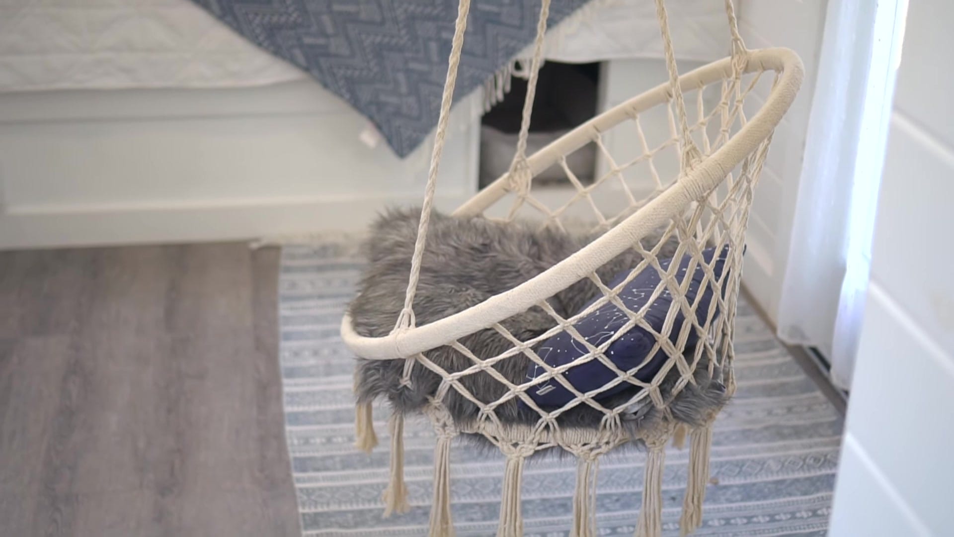 Screenshot at 00:04:48