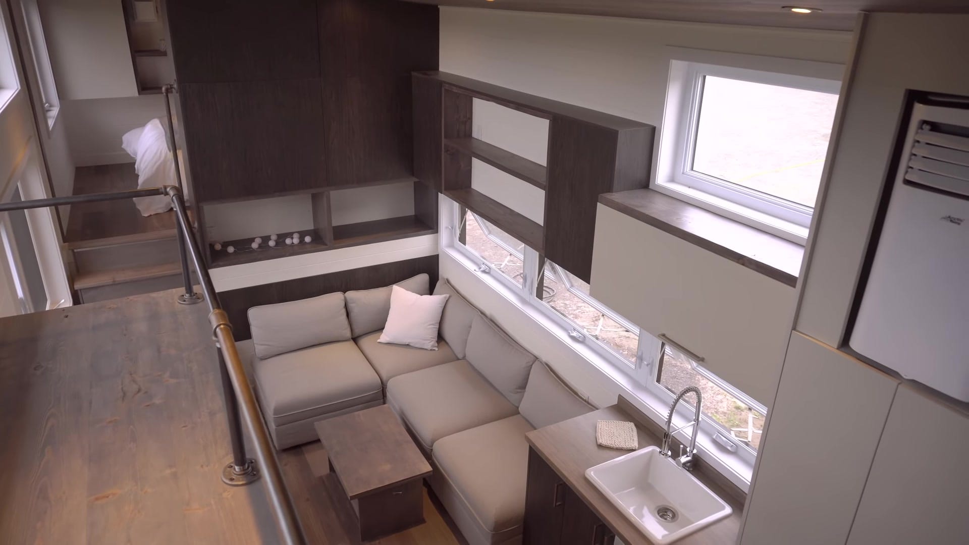 Screenshot at 00:03:01