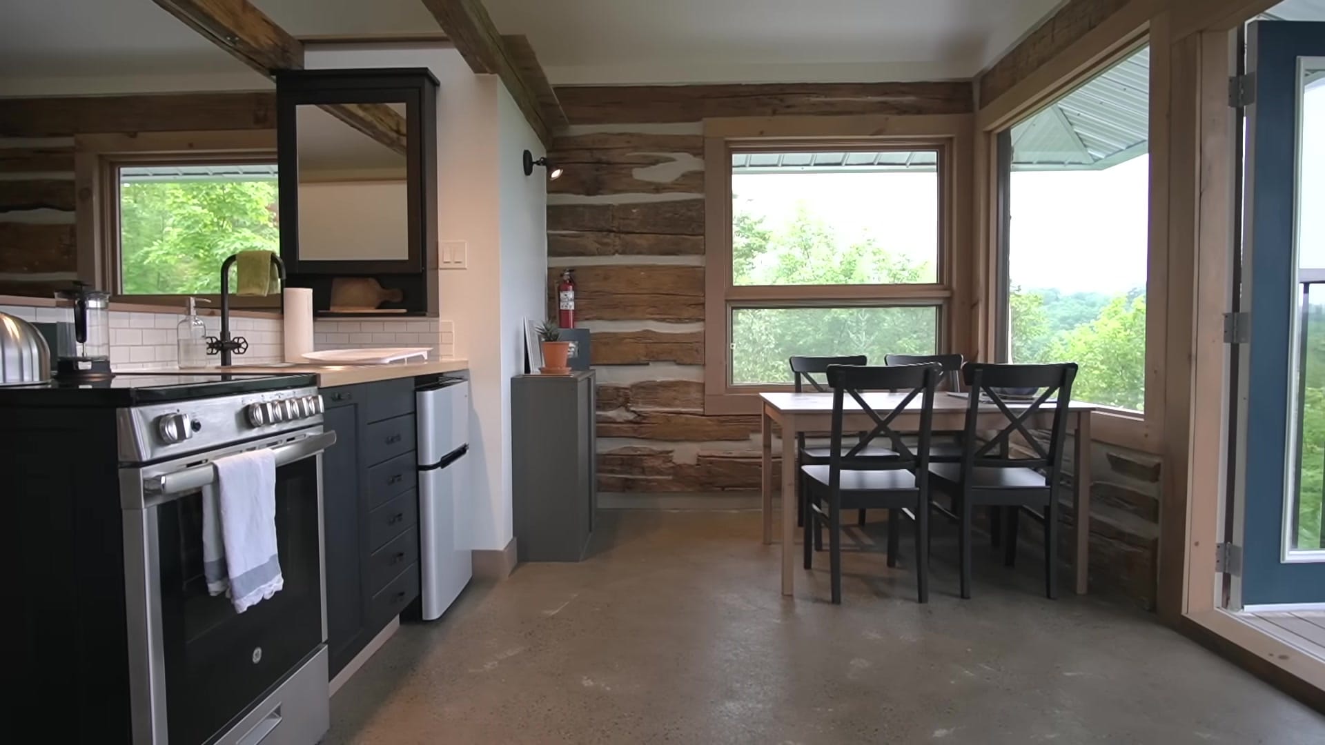 Screenshot at 00:03:05