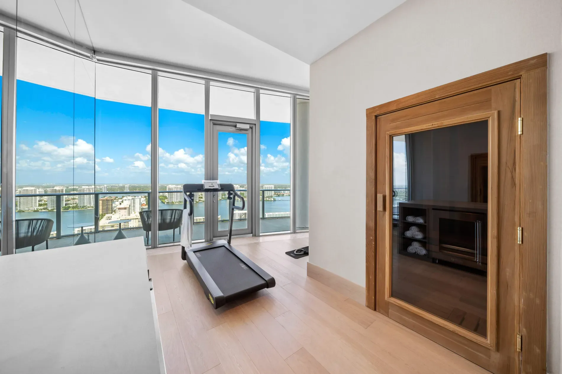 Treadmill with skyline views. How do you skip leg day here?