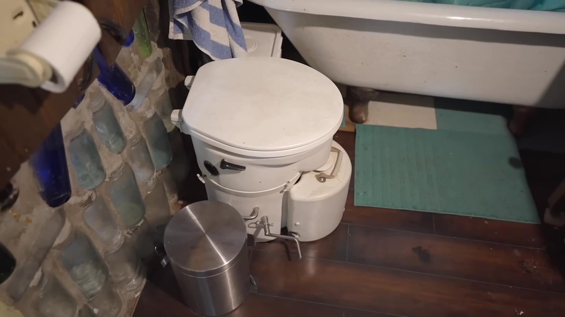 Screenshot at 00:06:01