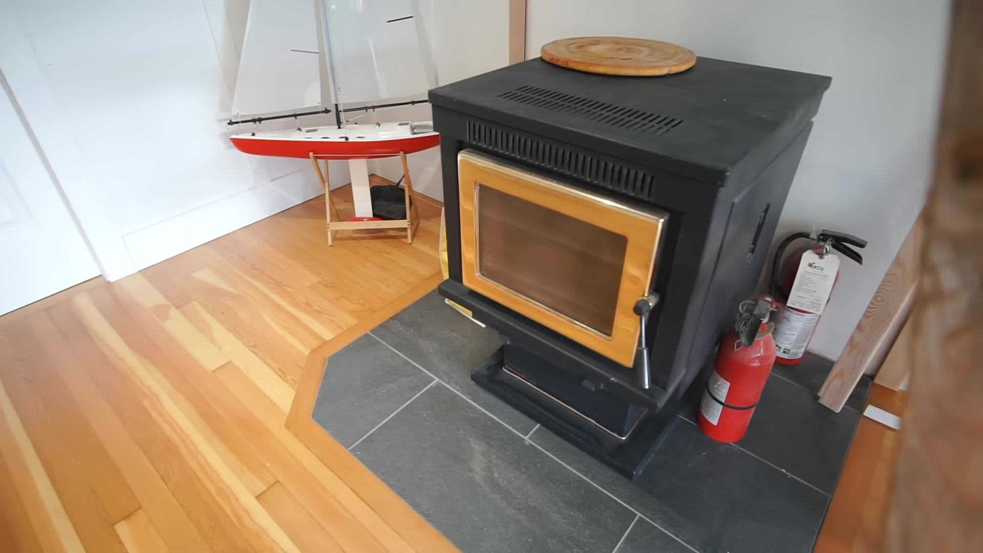 Screenshot at 00:04:09