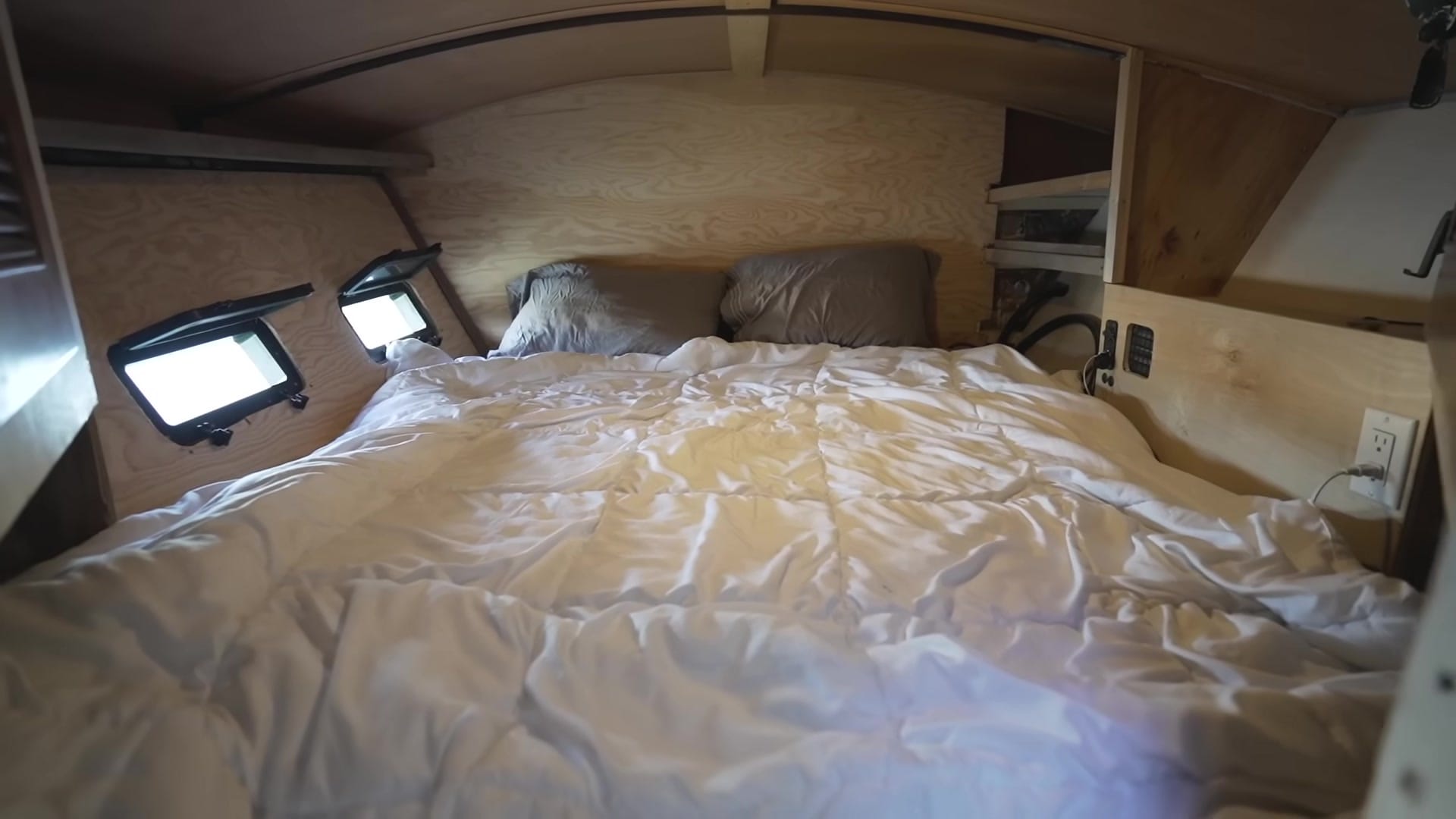 Screenshot at 00:05:23