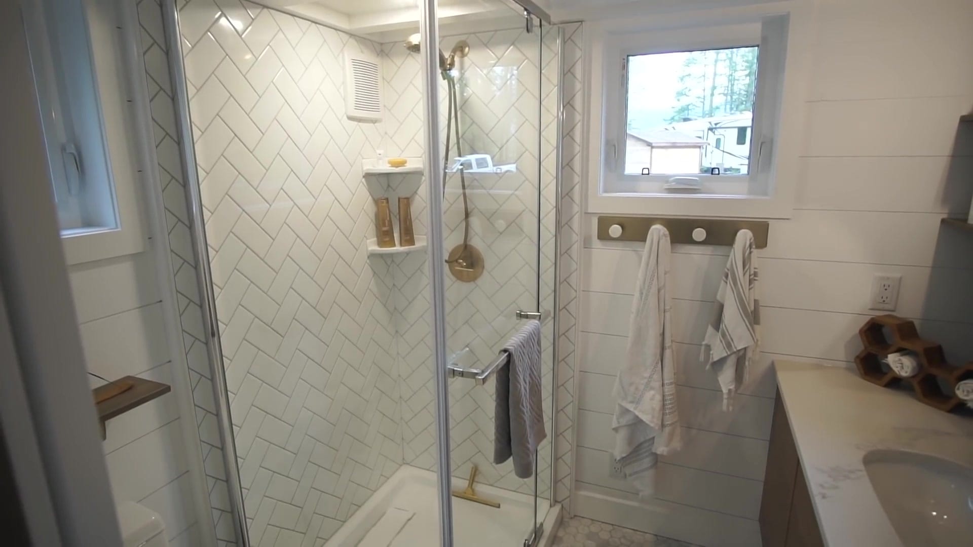 Screenshot at 00:07:00