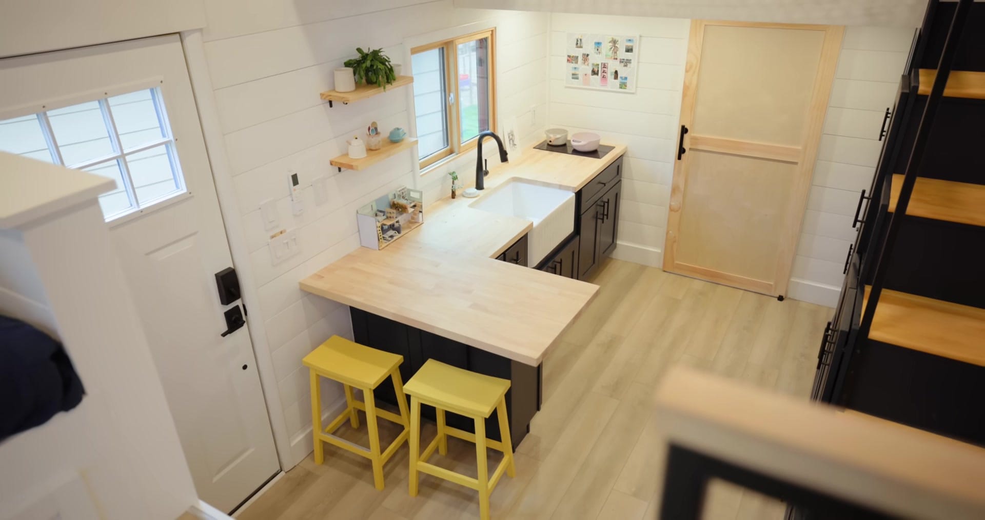 Screenshot at 00:01:36