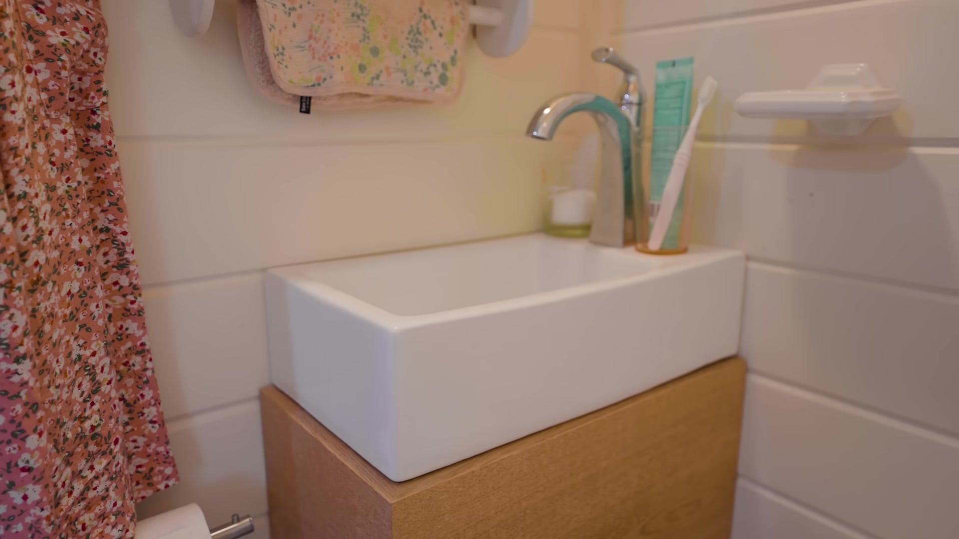 Screenshot at 00:06:16