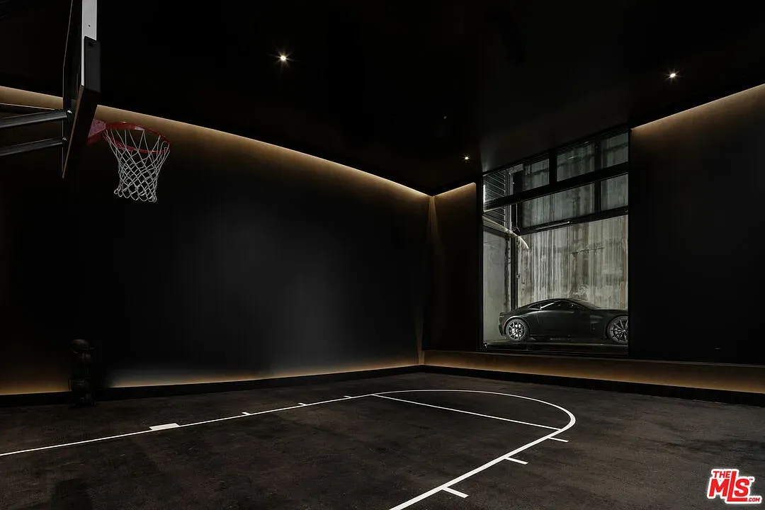 Private court in matte black. Anyone know why they did this?