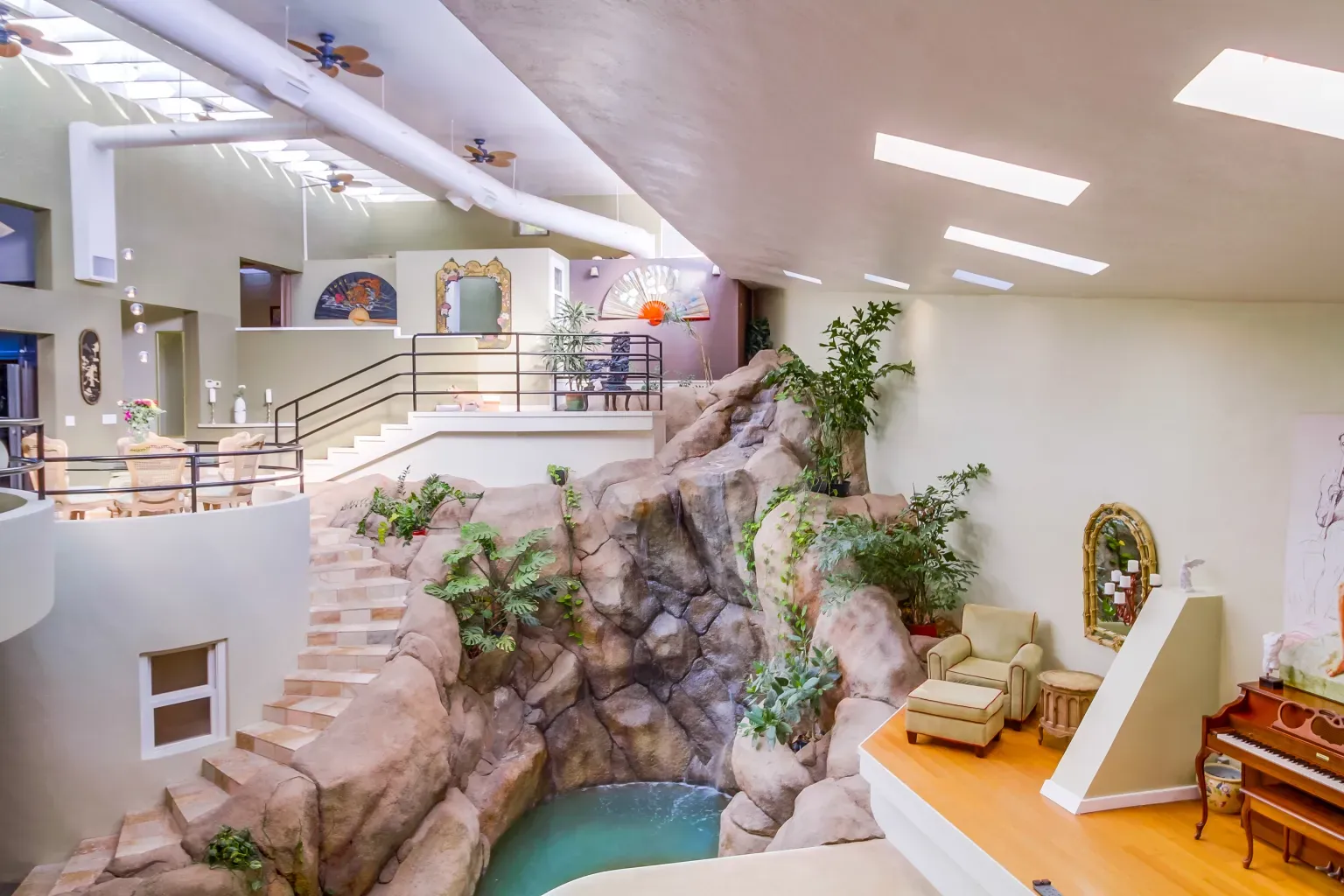 Another rock-and-water moment. Sounds peaceful, looks a grotto.