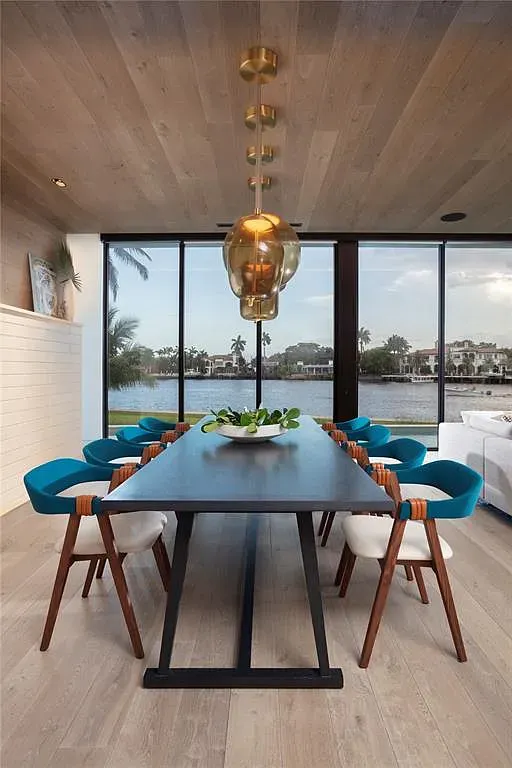 That long dark table means Thanksgiving here or you’re not trying.