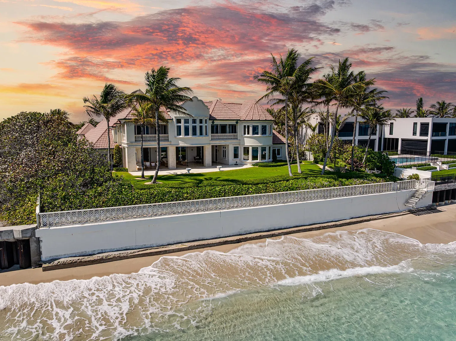 Another exterior shot—classic lines plus modern windows. Not sure about this combo.