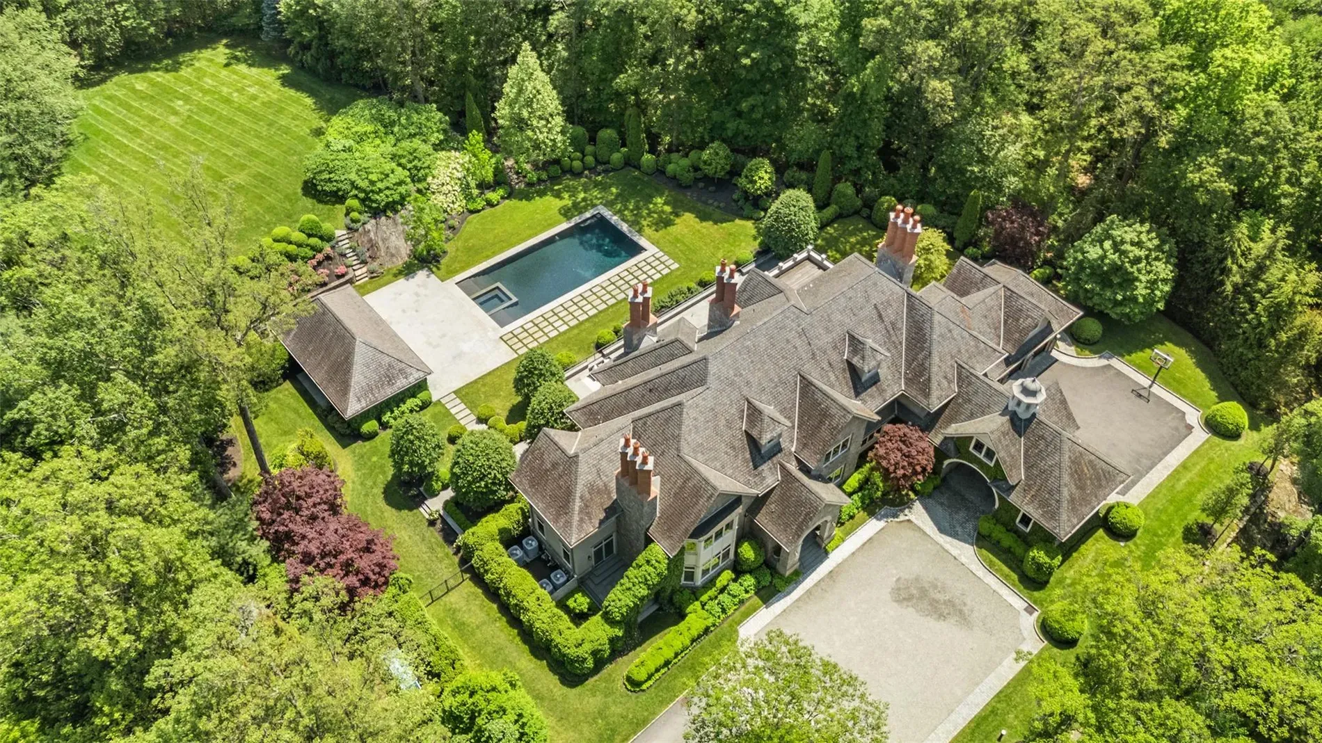 Okay, then this roof party—so many gables and chimneys. Rich vibes.