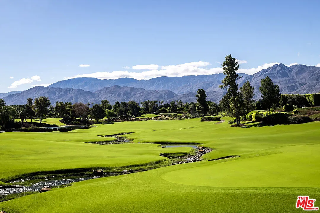 Okay the lawn is a golf course, those hills look ridiculously soft.