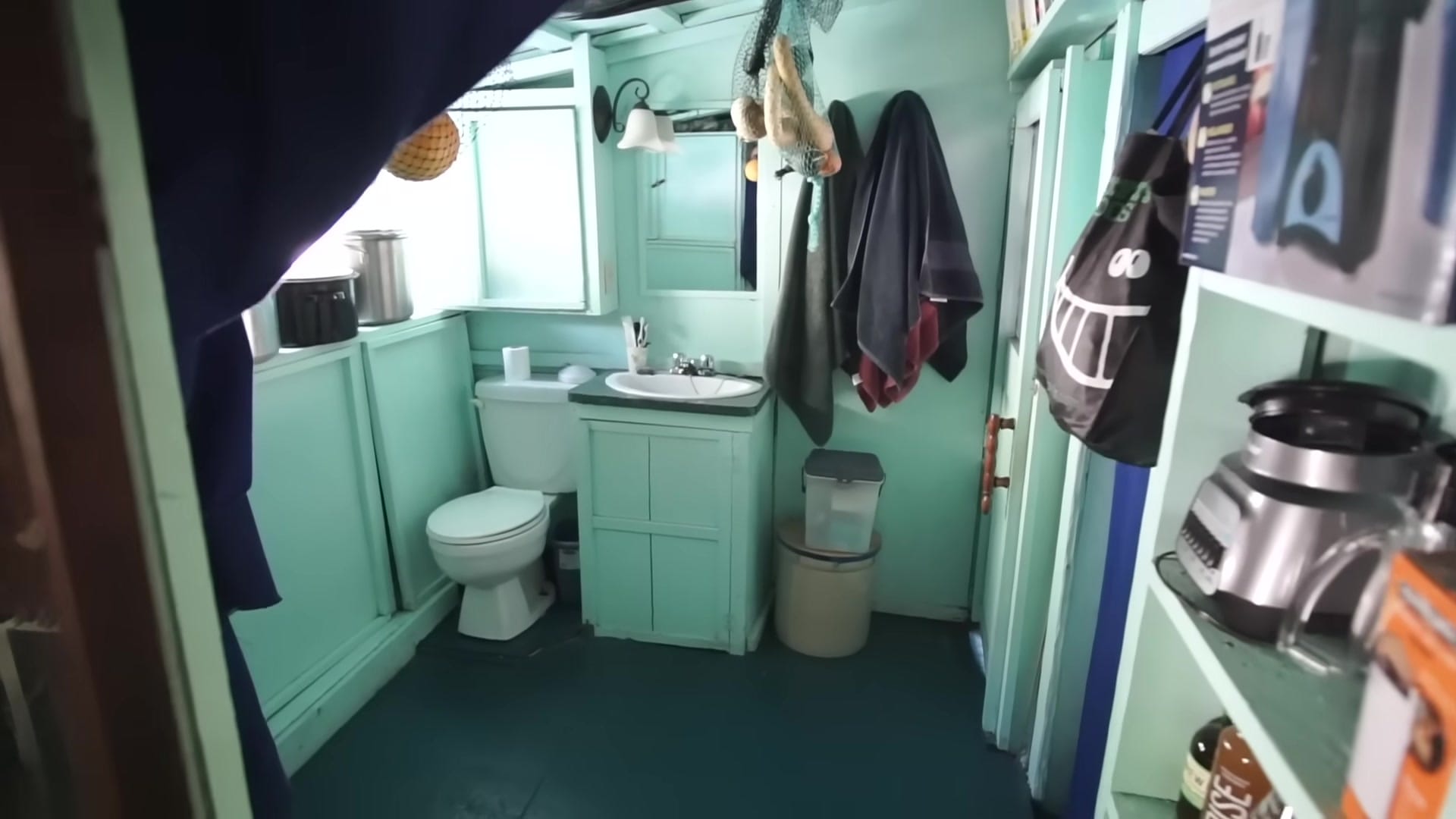 Screenshot at 00:04:12