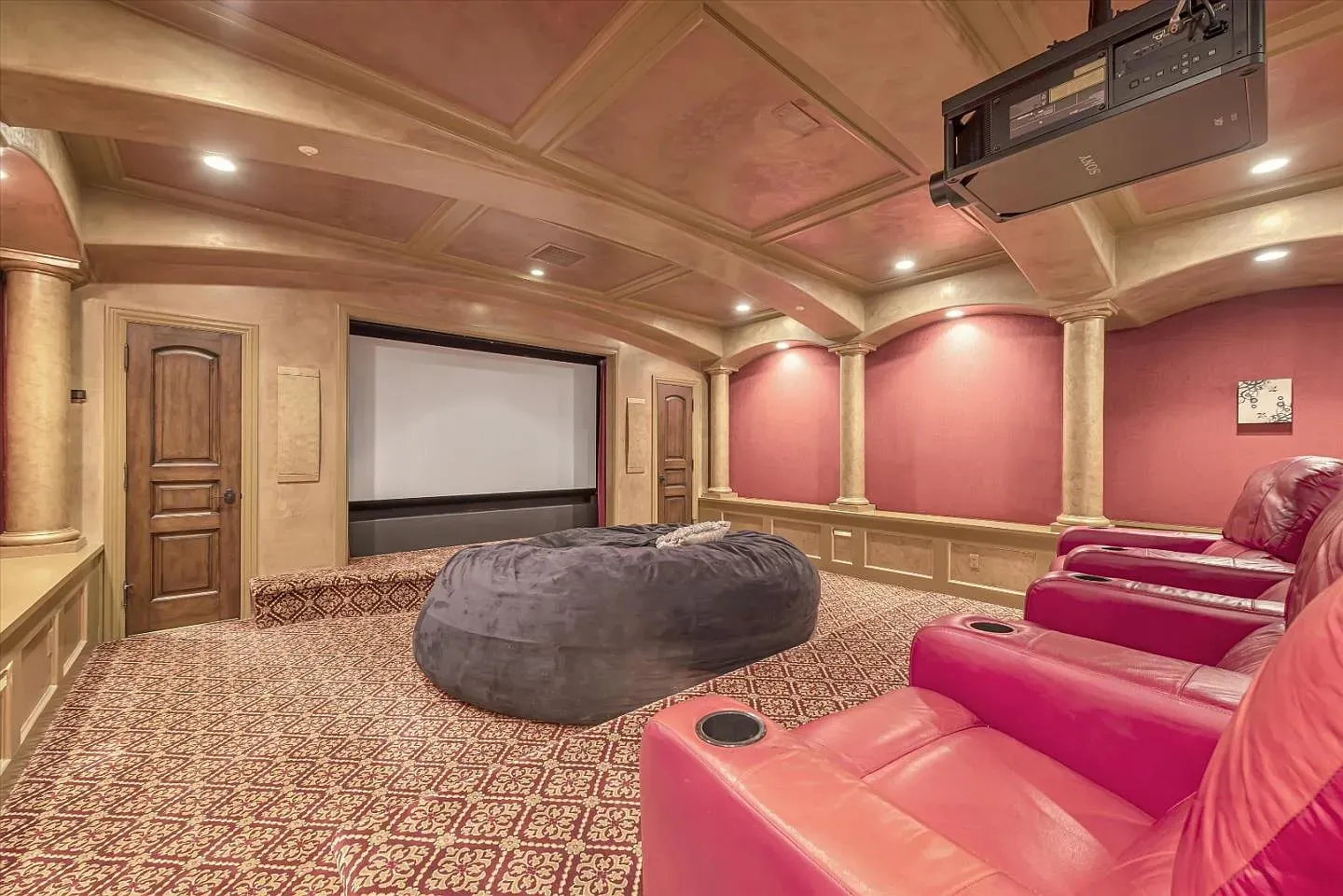 Home theater gives classic cinema vibes. I’m bringing popcorn and a blanket.