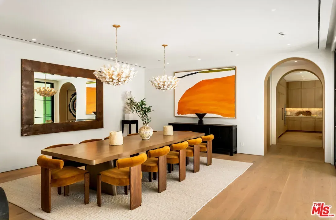 Dining with mustard chairs. Not sure about this combo, but it pops.