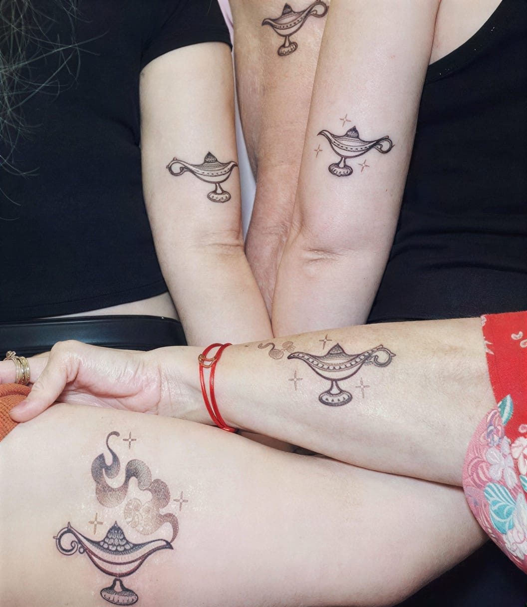 Siblings symbols that match Mom