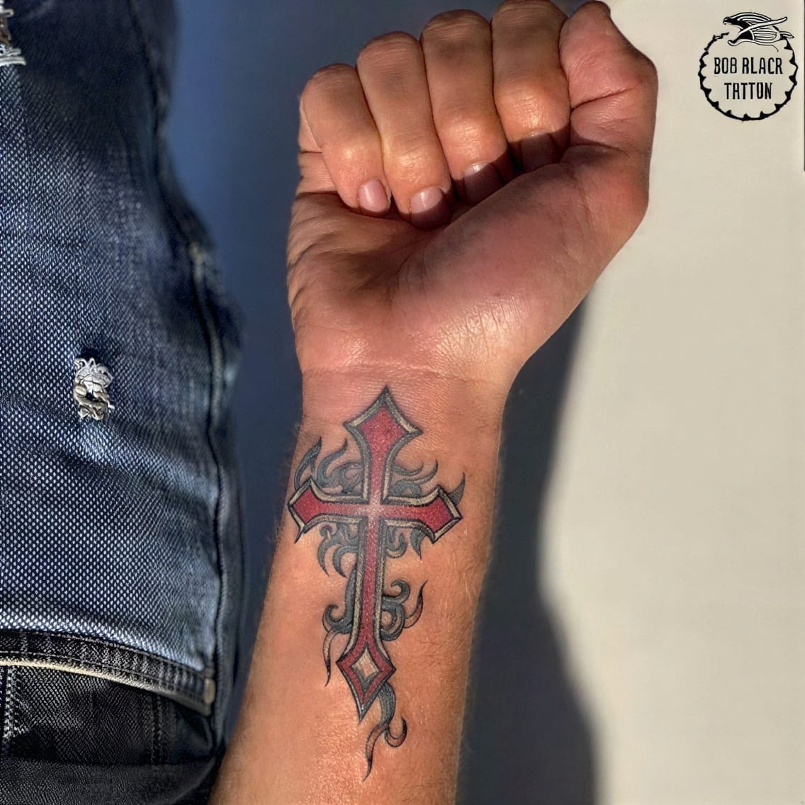 Minimal Cross for Faith and Style