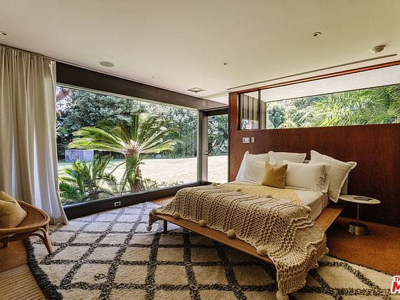 If I woke up to that garden, I'd actually become a morning person.