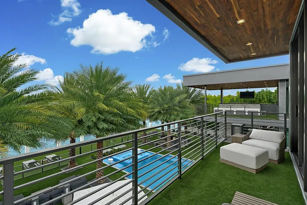 That wood ceiling steals it. Turf floor keeps the barefoot thing going.