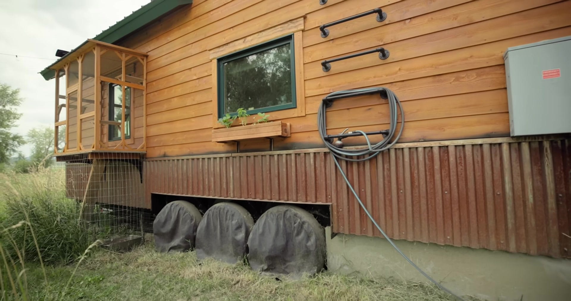 Screenshot at 00:25:43