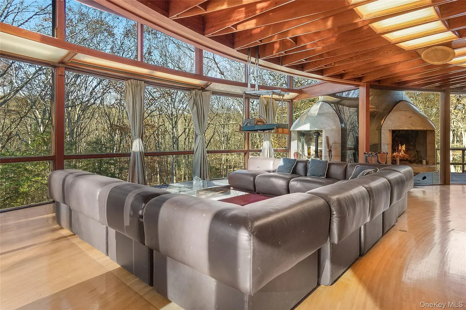 Wall of glass straight into the trees. I’d never close the blinds.