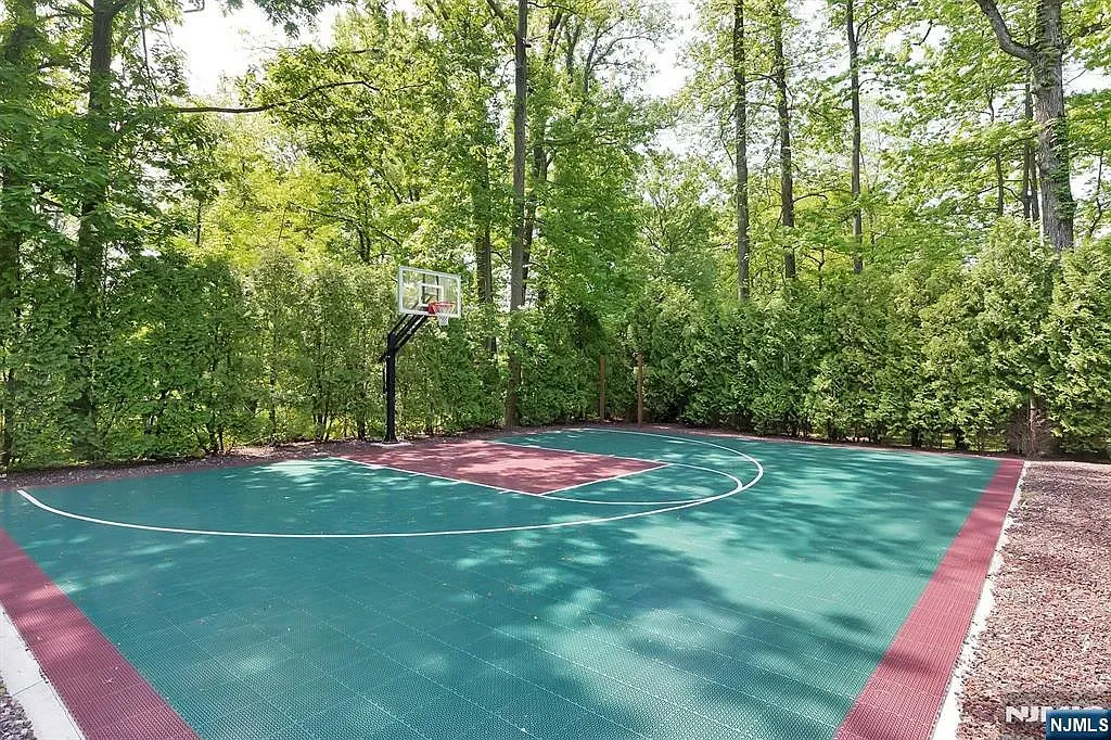 Private court with green and maroon. Anyone know why that color combo?