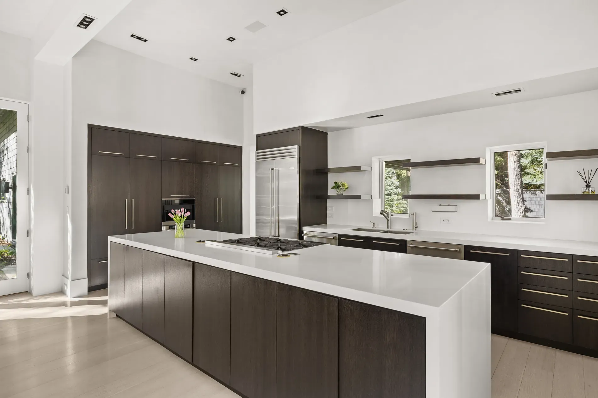 Dark cabinets, bright counters. Super clean. Anyone know where the fridge handles went?