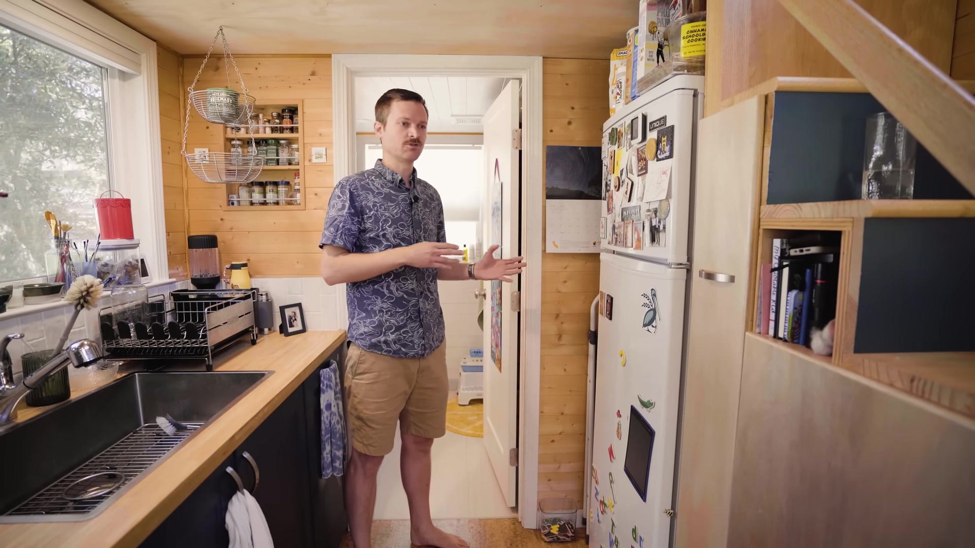 Screenshot at 00:04:54