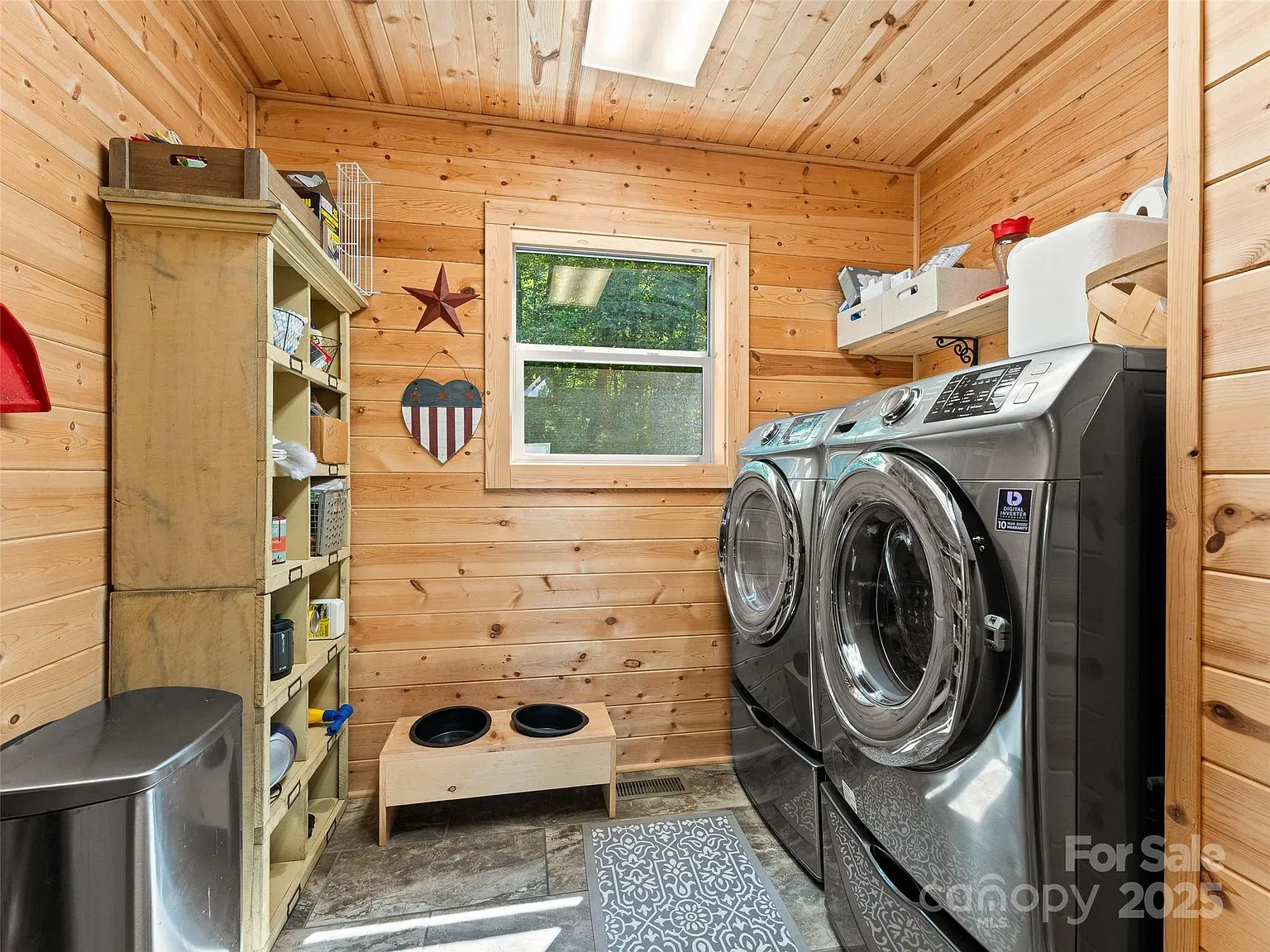 Even the laundry room got the cabin treatment. I’d actually fold here.