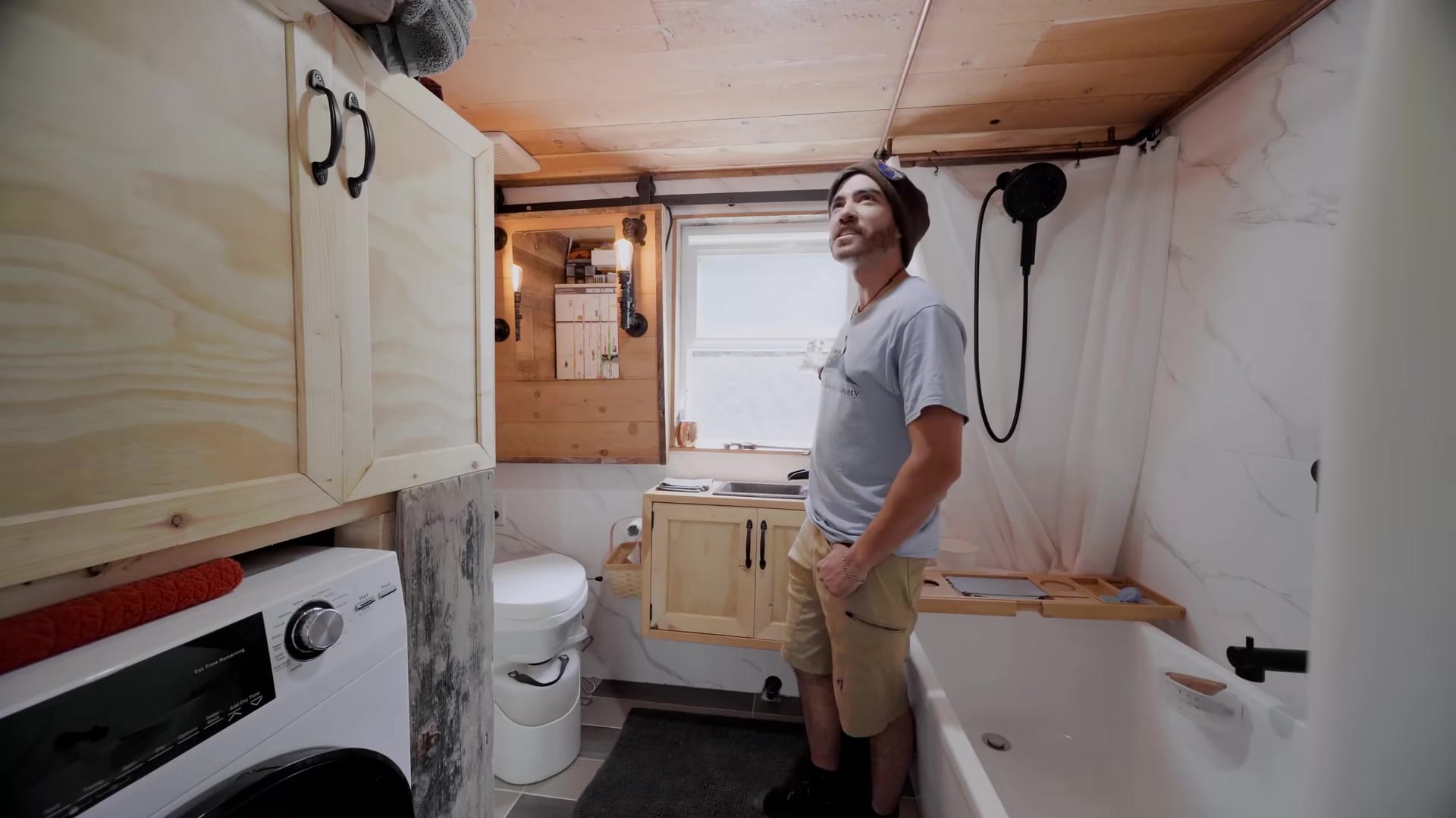 Screenshot at 00:16:01