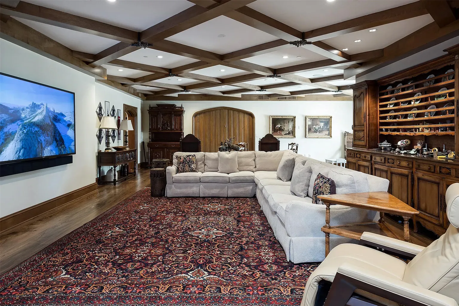 Huge sectional taking over the room. Cozy floors, calm colors, easy hangout.