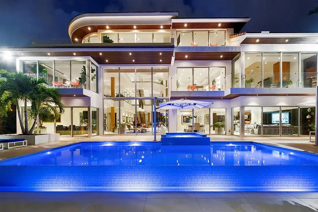 Night shot sells it—glass walls glowing, everything spilling into the courtyard.