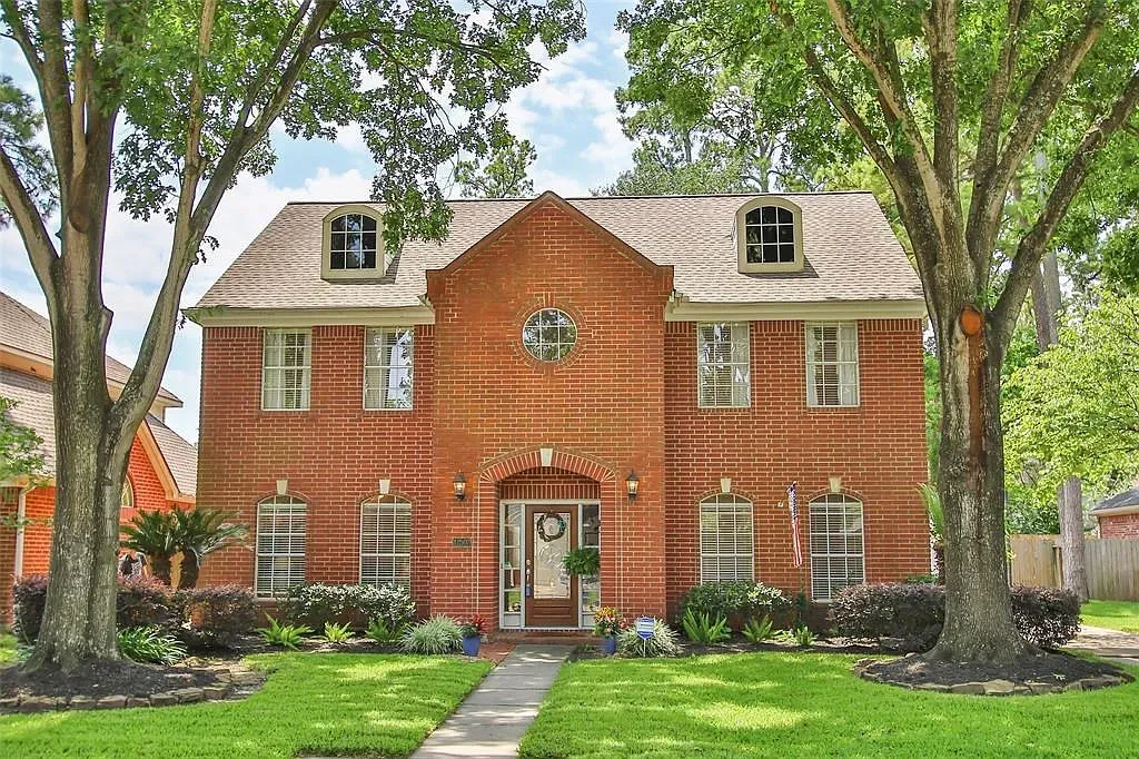 Classic red-brick front with white shutters. That circular window is a cute flex.