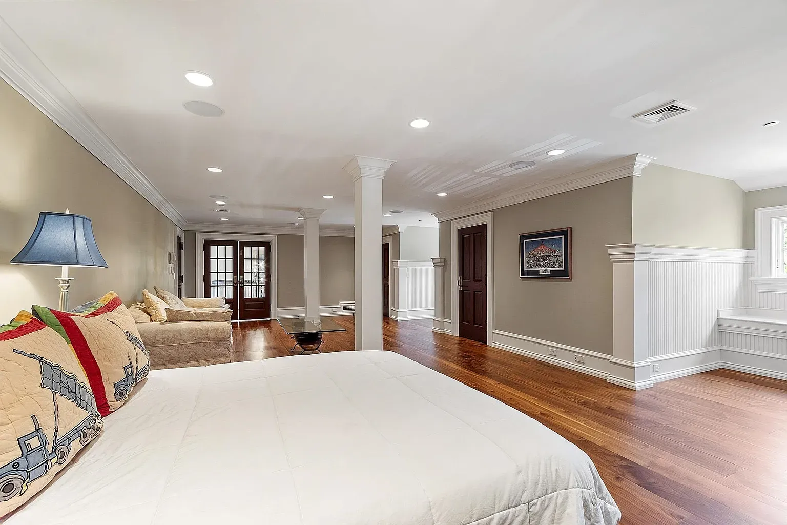 Warm beige walls with glossy floors—simple and grown-up.