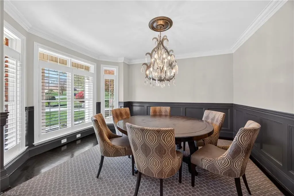 Second dining spot? Round table and six comfy chairs, ready for long conversations.