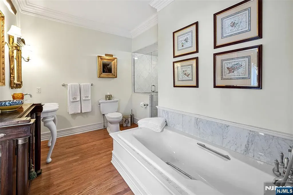 Mint walls with chunky crown. Calm spa vibes.