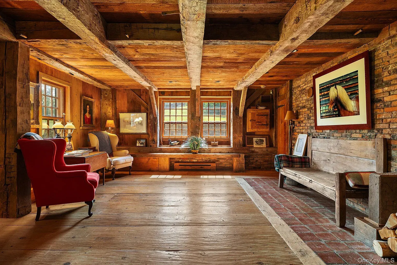 Another beam party. Warm tones everywhere, aged timber doing the heavy lifting.