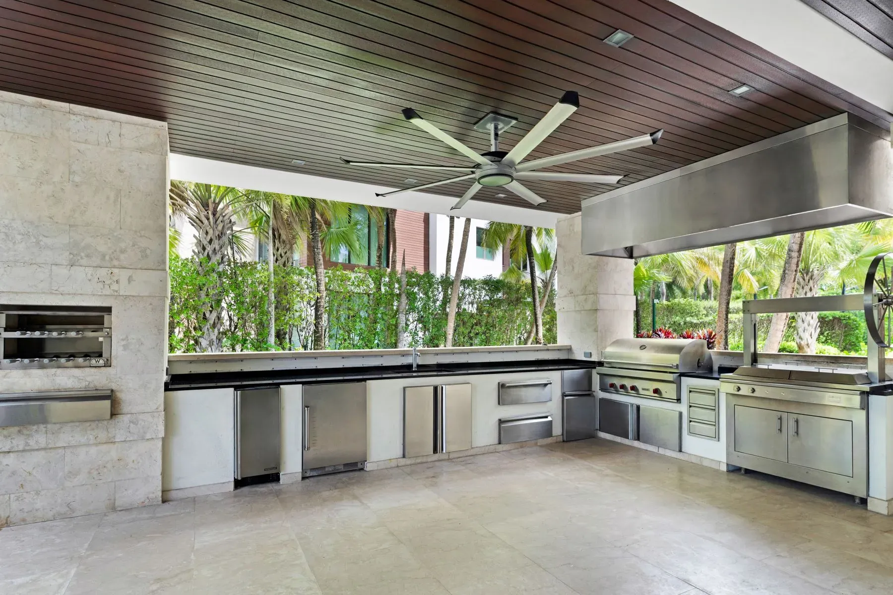 Backyard kitchen is legit—big grill, fridge, miles of counter. Weekend plans sorted.