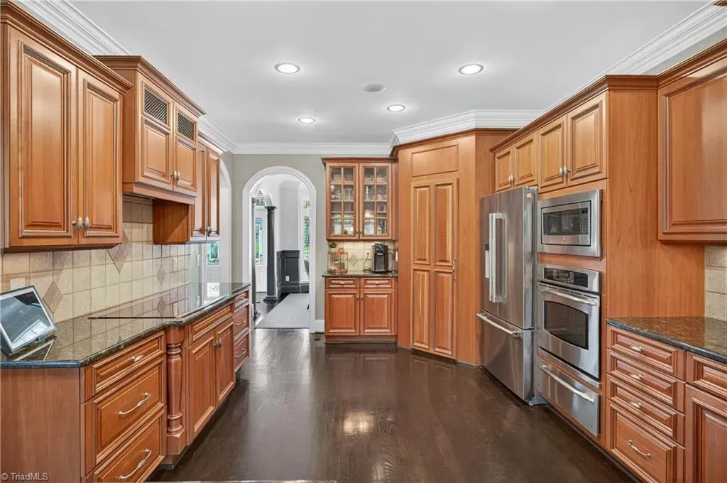 Ceiling-height cherry cabinets. Lots of storage, lots of shine on that granite.