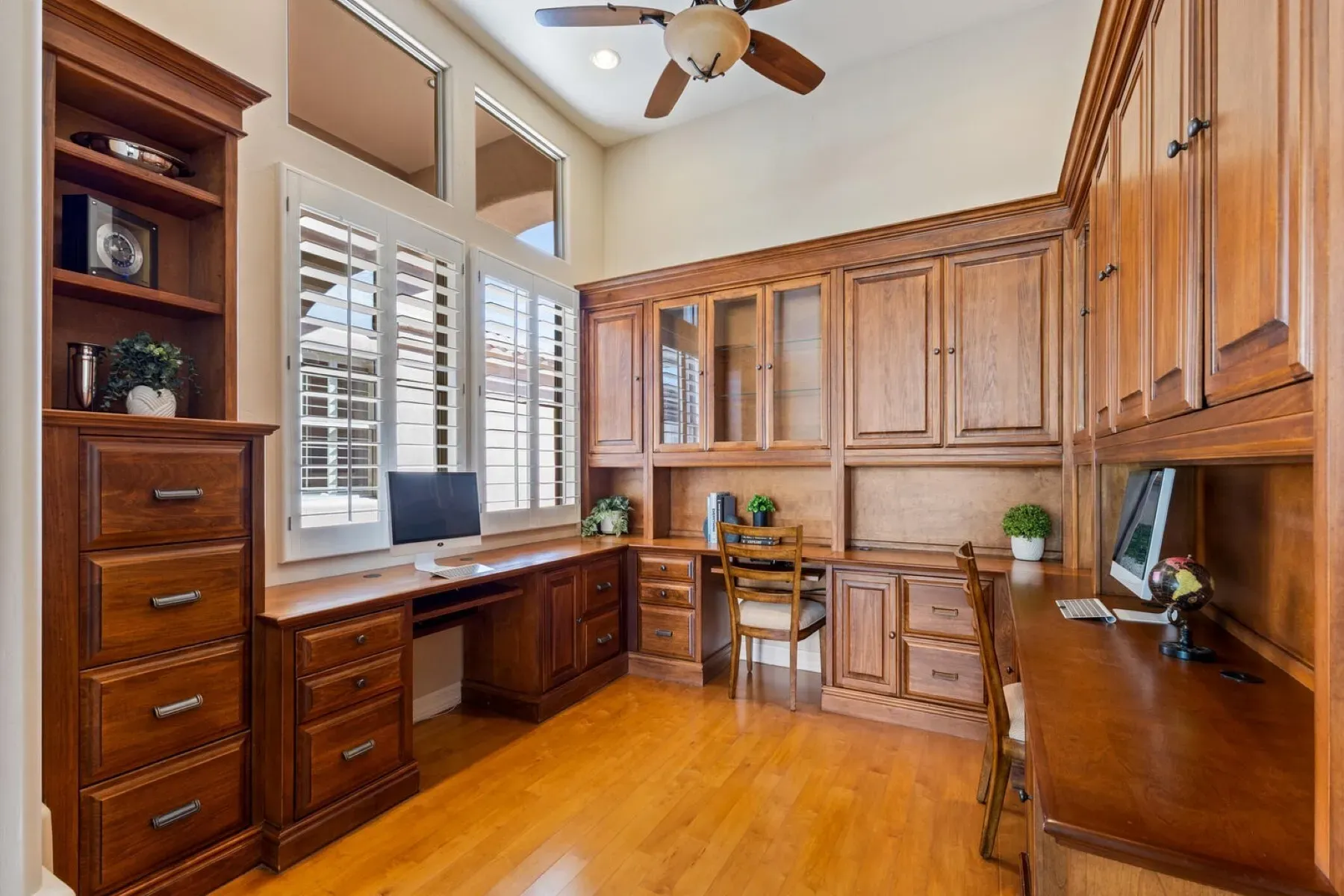 Home office/library moment. Wall-to-wall oak shelves make me want to read more.