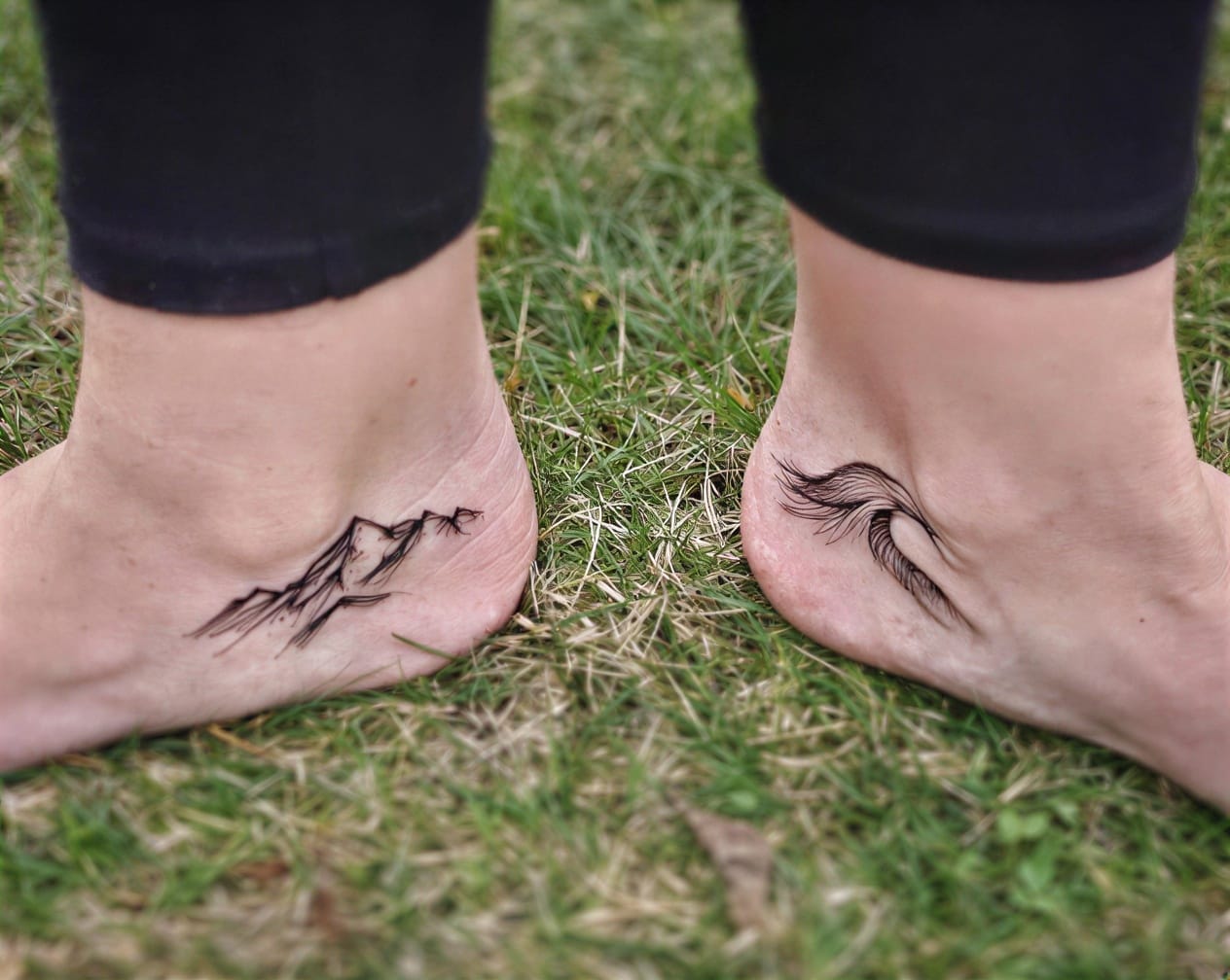 Top of foot tiny wave for the beach lover